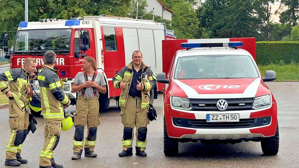 Nach dem Einsatz ist bei der Zeitzer Feuerwehr gerade in den letzten Tagen oft vor dem Einsatz. Da ist es wichtig, auch einmal tief Luft zu holen, ehe es weitergeht.