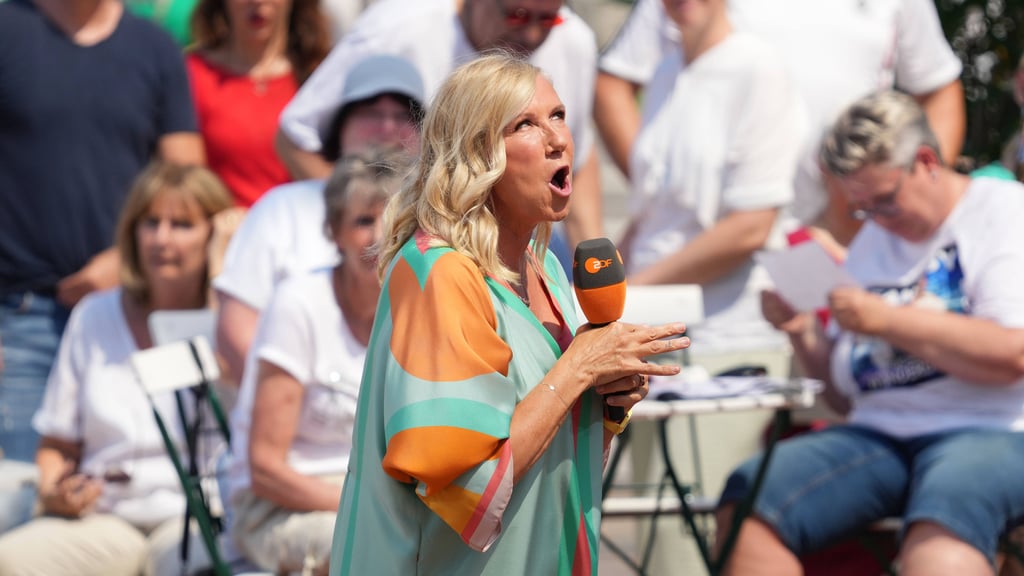 Die sonst so gut gelaunte Moderatorin des ZDF-Fernsehgartens, Andrea Kiewel, musste wegen Juckreiz und Quaddeln eine Notfallapotheke in Berlin aufsuchen.