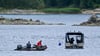 Im Eibsee wird nach einem untergegangenen Vater und seinem Sohn gesucht.