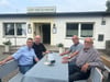 Einige Mitglieder des Hopfengartenvereins verbringen gerne einen Abend in der Gaststätte "Fast wie Zuhause" im Stadtteil Hopfengarten. Von links: Michael Kleber, Jürgen Pechau, Dieter Förster und Helmut Ostermeyer. 
