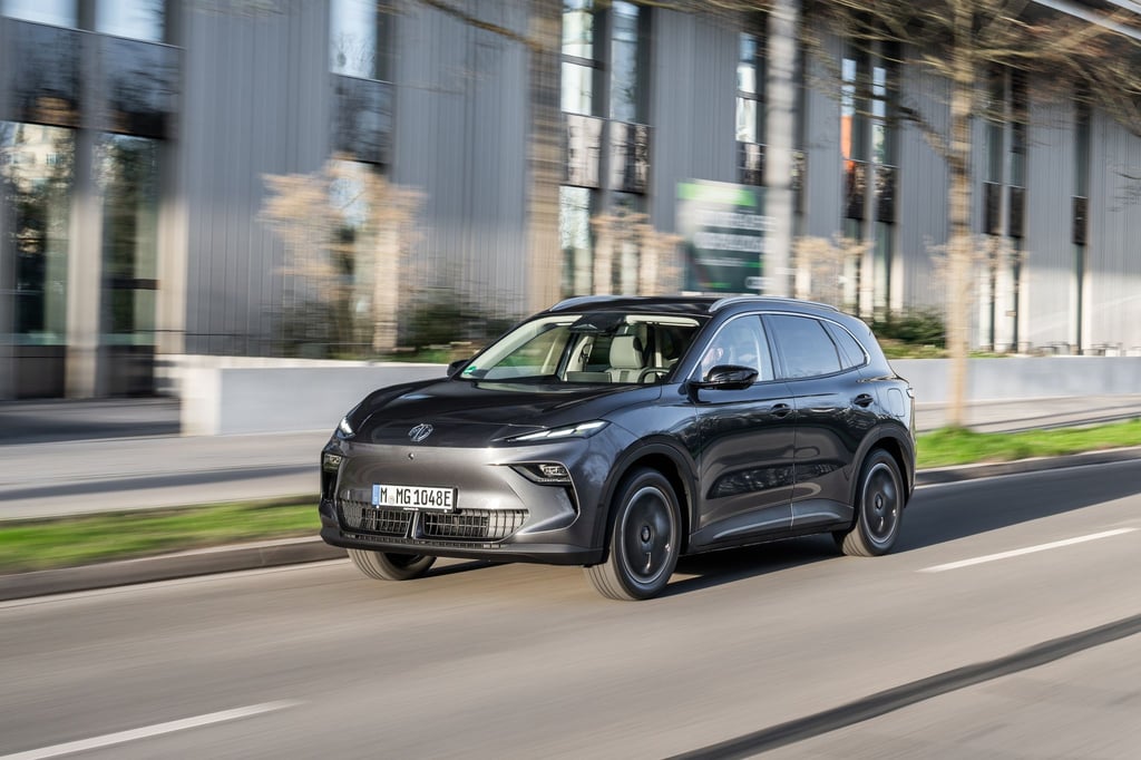 Auffällig unauffällig für einen aktuellen Stromer aus China: So fährt der MG S5 bei den Kunden vor.