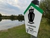 So sieht das Schild aus, das an ausgewiesenen Biotopen aufgestellt wird. In Magdeburg-Olvenstedt soll dadurch ein Feldrain besser geschützt werden. 