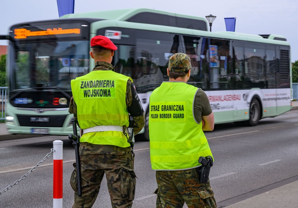 Der Verkehr in der Grenzregion läuft nach Angaben des Innenministeriums in Warschau reibungslos.