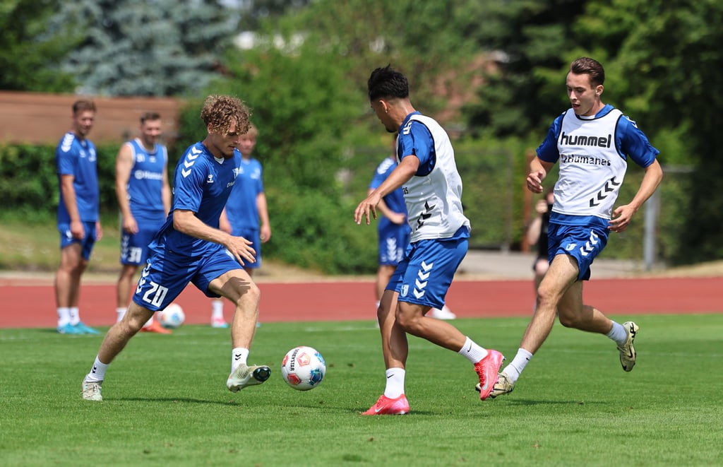 Linksfuß Nick Meier ist schwer vom Ball zu trennen.