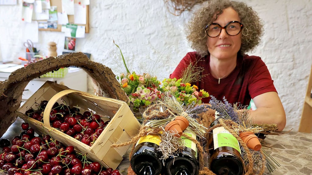 Iris Richter im Hofladen von Obst- und Weingut Goldschmidt in Agnesdorf.