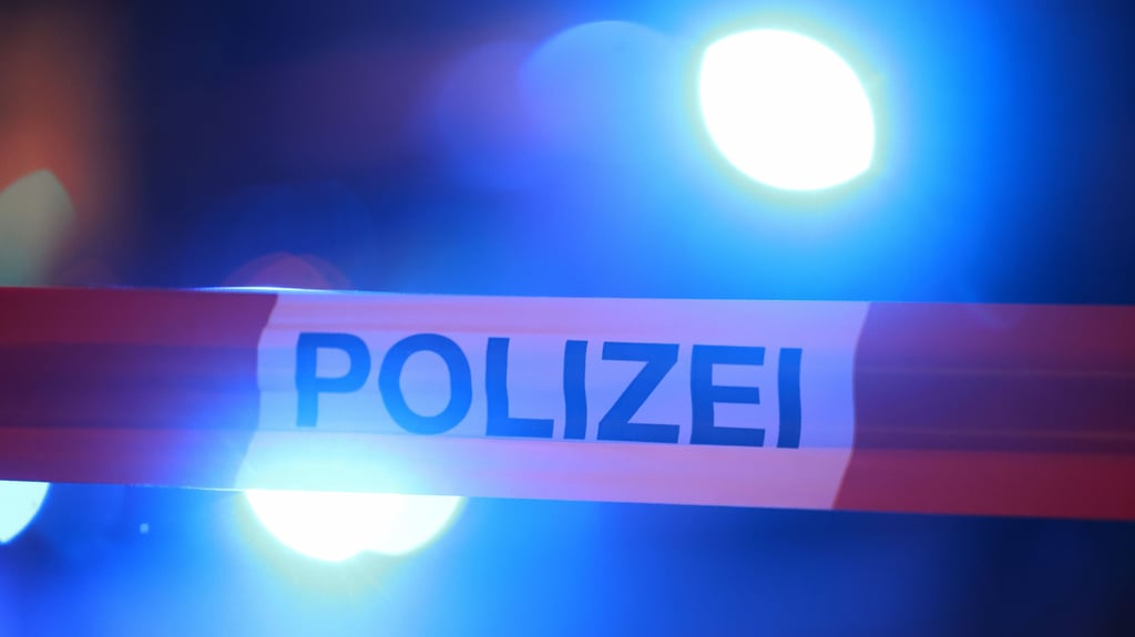 Die Polizei im Harz ermittelt wegen Brandstiftung: In Deesdorf wurden zwei Autos angezündet.