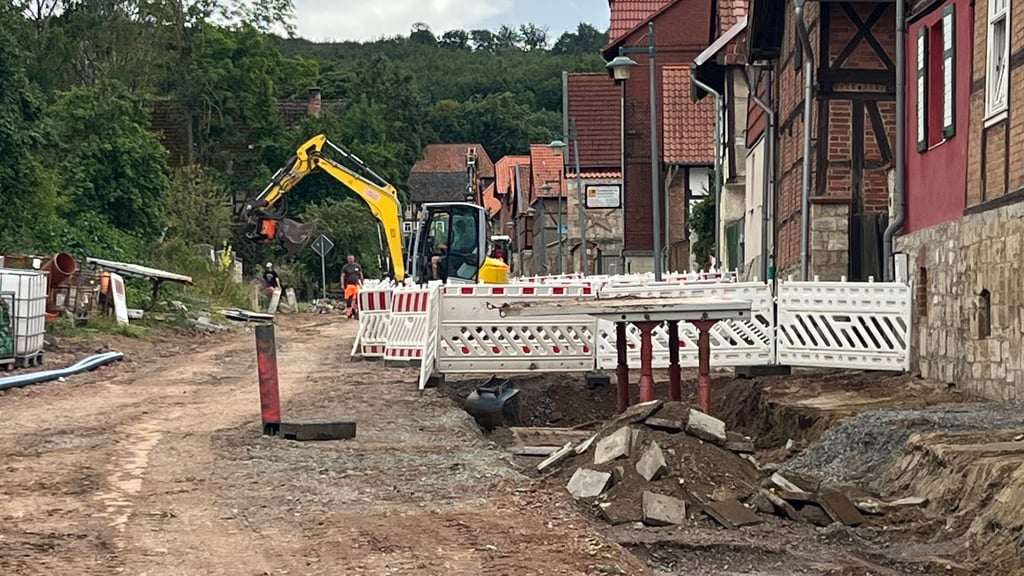 Blick auf die Baustelle der Ortsdurchfahrt L 84 durch Huy-Neinstedt.