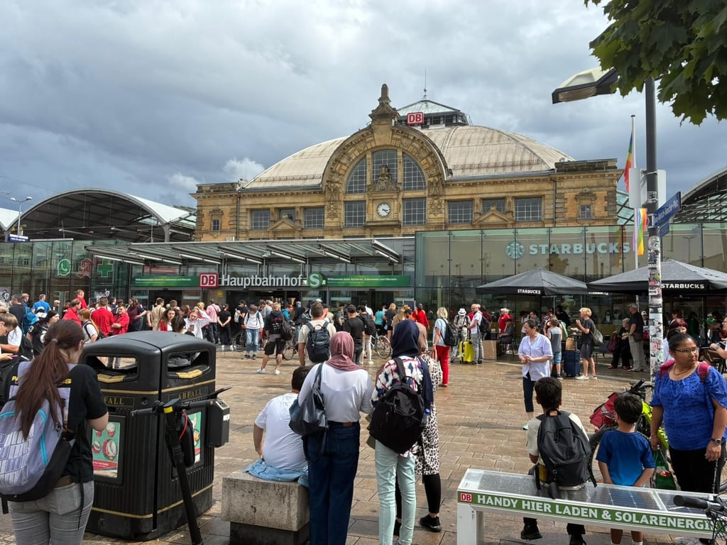 Der Hauptbahnhof Halle wurde am Montagnachmittag wegen einem Feueralarm geräumt.
