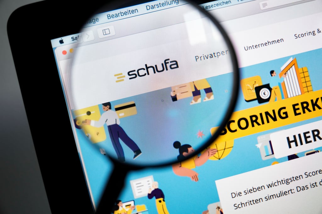 Die Betrüger drohen mit einer Schufa-Eintragung. 