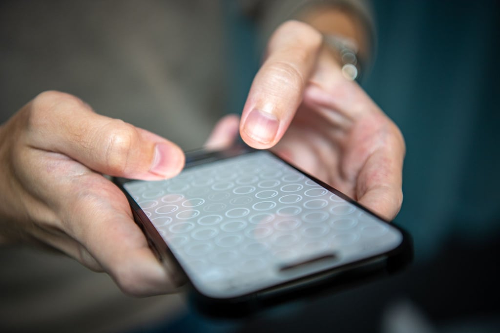 Effektive Knallerei: Auf dem Smartphone lässt sich „Bubblewrap.fun“ besonders gut mit den beiden Daumen bearbeiten.