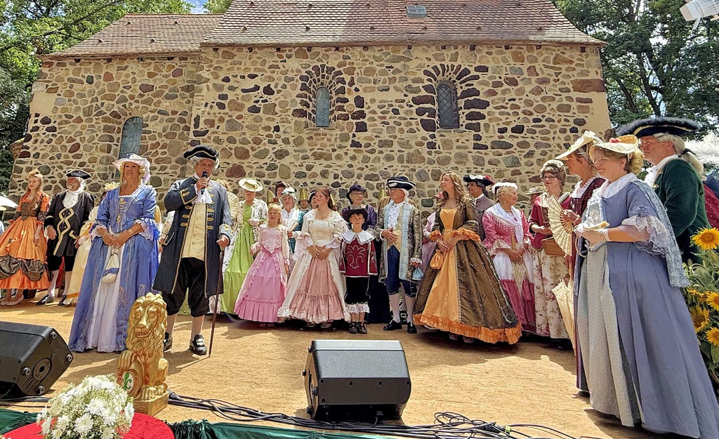 Große Bühne für den Barock: In Altjeßnitz begrüßt Leopold Nicolaus von Ende mit seiner Gattin Erdmute Henriette die weitgereisten Gäste.