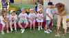 Die Erzieherin Sabine Bergander überreichte jedem künftigen Abc-Schützen  eine kleine Zuckertüte und ein Portfolio mit Basteleien und Bildern der Kinder.  