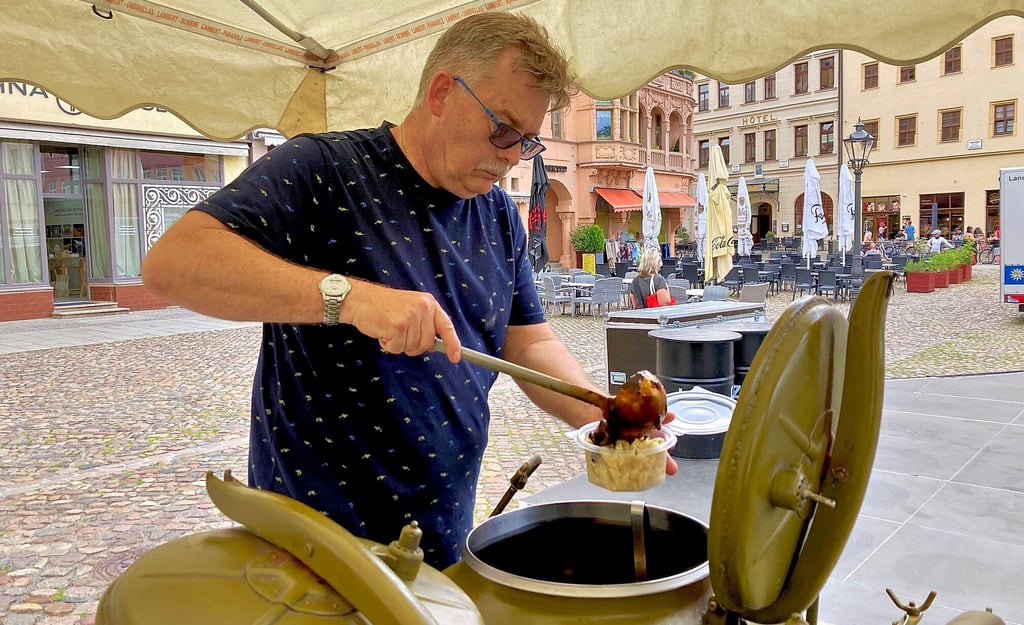 Immer mittwochs steht Olaf Blaszellner auf dem Wittenberger Wochenmarkt.