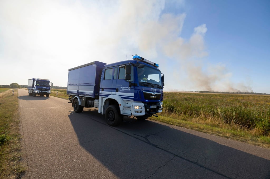 Das THW (Technisches Hilfswerk) unterstützt die Feuerwehr in den Waldbrandgebieten in Sachsen und Thüringen. (Archivbild)