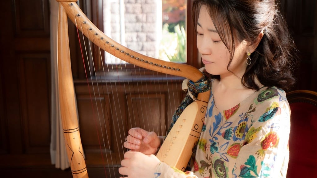 Die japanische Harfenistin Rie Kosaka nimmt am Falkensteiner Minneturnier teil.