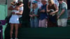 Laura Siegemund umarmt nach ihrem Viertelfinaleinzug ihren Freund und Trainer.