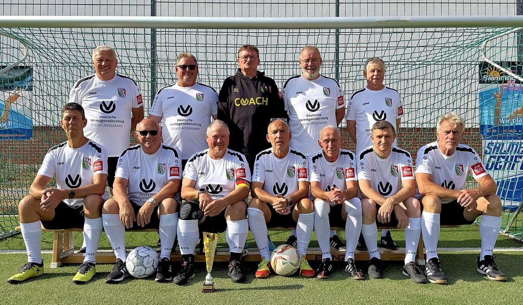 Das „Saline Team Gehfußball Bad Dürrenberg“ ist die erste Gehfußballmannschaft im Saalekreis, in Bad Dürrenberg.