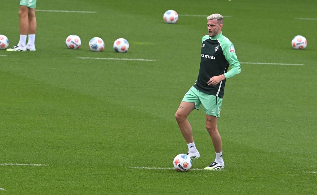 Werder-Stürmer Marvin Ducksch hat sich beim Trainingsauftakt verletzt.