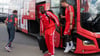 Für die Stars des FC Bayern wie Dayot Upamecano (m) steht jetzt Urlaub an.