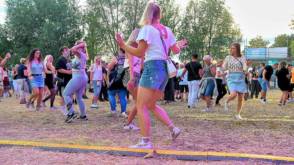 „Zörbig tanzt“ lockt Besucher mit Musik, Stimmung und Sommeratmosphäre.
