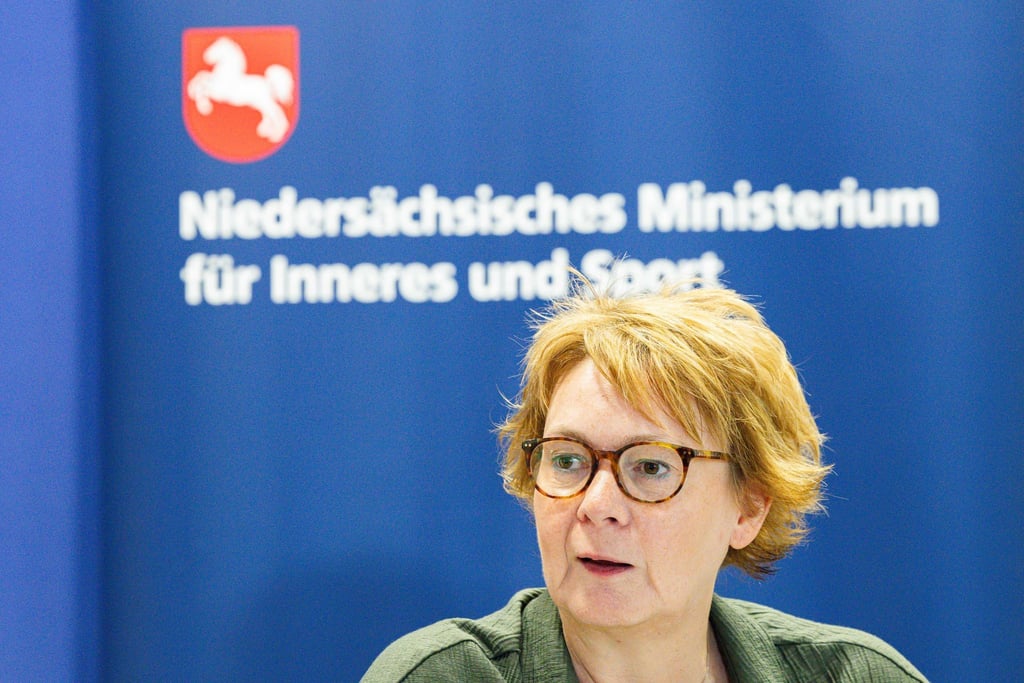 Innenministerin Daniela Behrens will, dass Niedersachsen im Krisenfall nicht stolpert, sondern steht. (Archivbild)