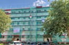 Die Karlstraße 7-10 ist eingerüstet. Der  1977 gebaute Ratio-Block wird  vom Wohnungsverein Dessau generalsaniert.