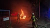 Die Berufsfeuerwehr Halle kam in der Trothaer Straße in Halle bei wegen einem Fahrzeugbrand zum Einsatz.
