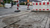 In Magdeburg ist nach einem Wasserrohrbruch die Fahrbahn der Hohepfortestraße beschädigt und gesperrt. Auch Straßenbahnen müssen umgeleitet werden.
