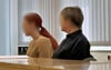 Die Angeklagte (links) stellte das Geschehen komplett anders dar als die Staatsanwältin.