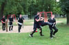 30 junge Menschen im Alter von 14 bis 18 Jahren sind beim Sommercamp der Polizeireviere Stendal und Salzwedel  2025 in der Altmark-Oase in Stendal dabei.