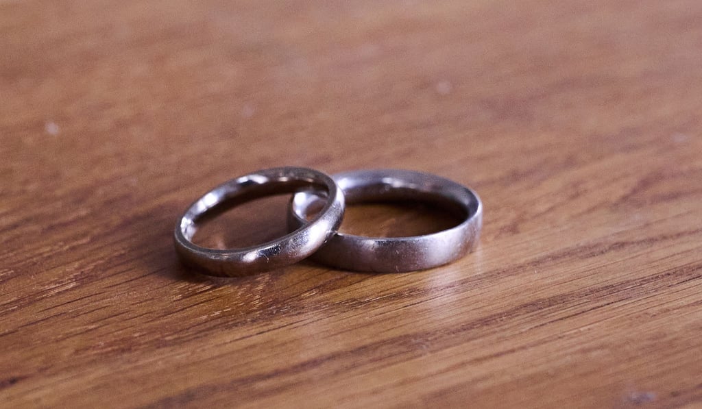 Gericht sieht Liebe im Vordergrund: Die Entscheidung zu dieser Eheschließung diente laut Gericht primär der Bestätigung ihrer gemeinsamen Liebe.