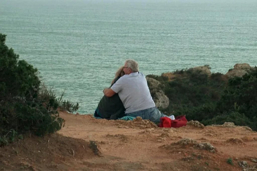 Olaf und seine Anna genießen die Zweisamkeit an den Stränden der portugiesischen Algarve.