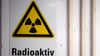 In einer Schule in Brandenburg soll eine Kiste mit einem Symbol gefunden worden sein, das üblicherweise auf Radioaktivität hindeutet. (Symbolbild)