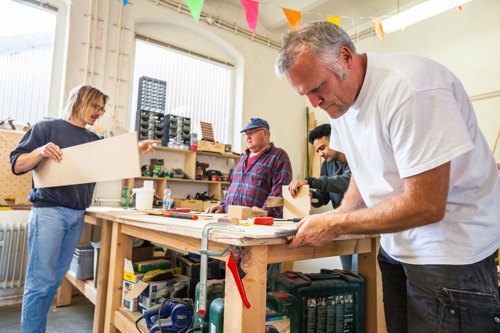 Die Bücherschränke des Magdeburger Projekts werden in der Macherburg in Buckau hergestellt. Für die Alt-Olvenstedter ist diese Lösung jedoch zu teuer.