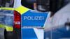 Ein Autofahrer zerstört in Lindwerder ein fremdes Fahrzeug, verfolgt den Fahrer und attackiert die Polizei.