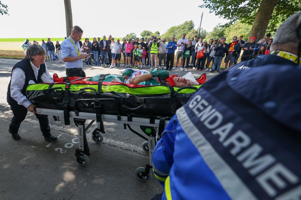 In Jasper Philipsen schied der beste Sprinter verletzt aus.