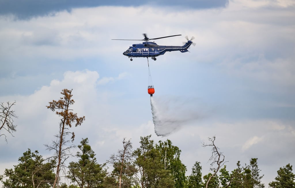 Der Flugdienst der Bundespolizei war in den vergangenen Tagen bei mehreren Waldbränden in Ostdeutschland im Einsatz.