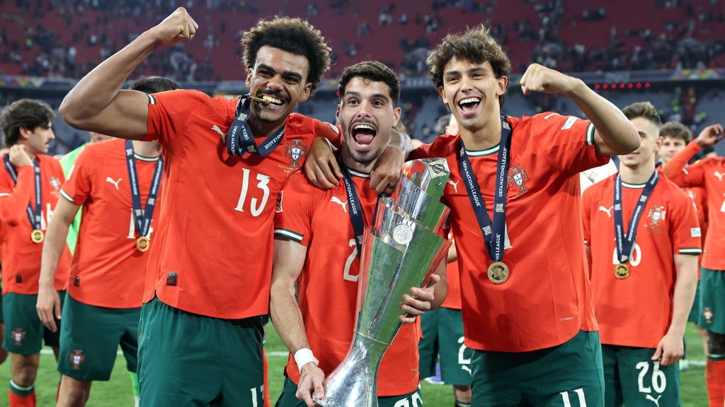 Jubelte vor kurzem noch über den Sieg in der Nations League: Renato Veiga (links).