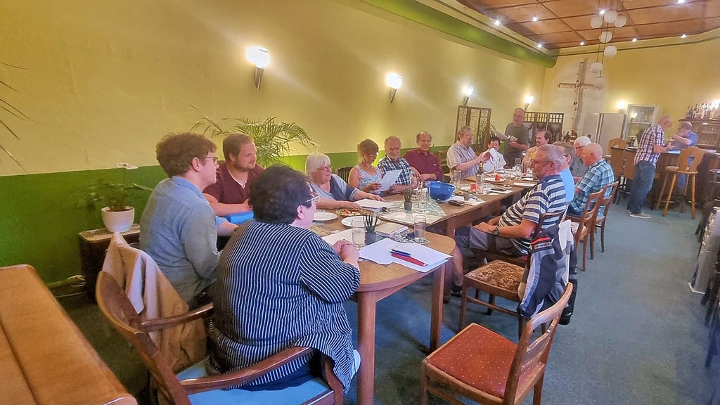Versammlung des Wittenberger "Friedenskomitees" im Cafe der Begegnung