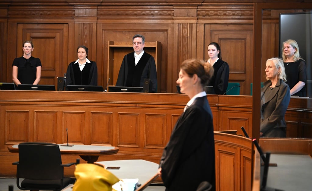Auftakt des Prozesses wegen Mordes gegen einen 65-Jährigen nach dem Tod eines Seglers in Schweden.