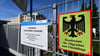 In der Erstaufnahmeeinrichtung in Suhl wird die neue landeseinheitliche Bezahlkarte für Geflüchtete ausgegeben. (Archivbild)