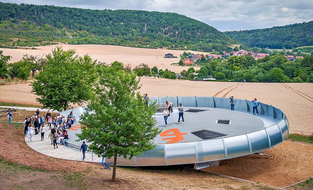 Blick vom Besucherzentrum auf den neuen Lern- und Erlebnisort „Outer Space“, kurz Ufo genannt, in das 2,1 Millionen Euro investiert worden sind.