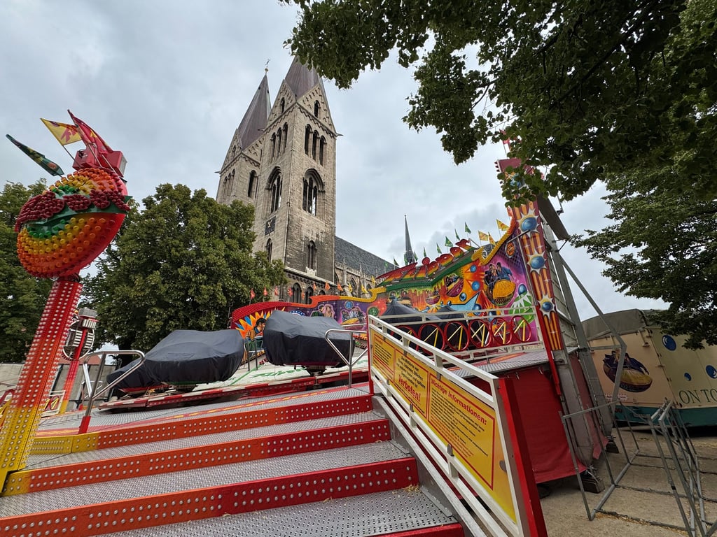 Die Vorbereitungen für das zweite Halberstadtfest gehen auf die Zielgerade. Am Freitagmittag öffnet der Rummel.