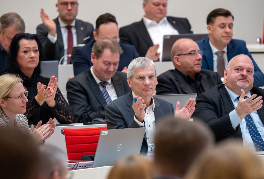 Der Verfassungsschutz hat fünf Mitglieder der AfD-Landtagsfraktion als rechtsextremistisch eingestuft (Archivbild).