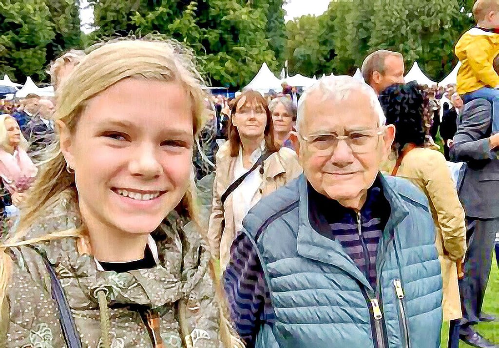 Enkelin Emma, die ihn im Vorjahr auch nach Berlin begleitet hatte (Bild), war mit Lothar Galonska jetzt auch in Magdeburg.