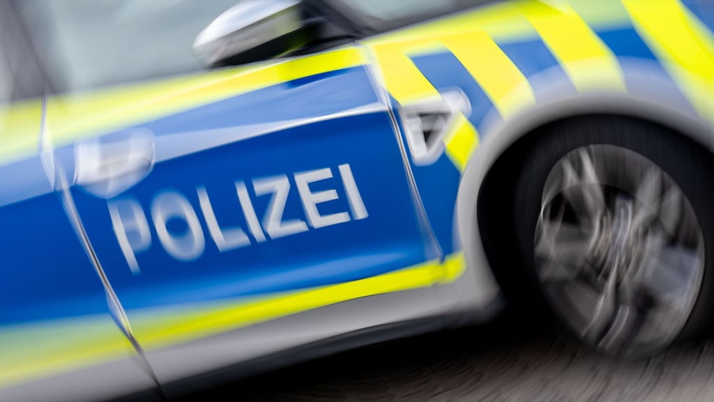 Die Polizei wurde am Mittwochmorgen zu einem Vorfall in die Ascherslebener Oststraße gerufen. Es gibt aber noch offene Fragen.