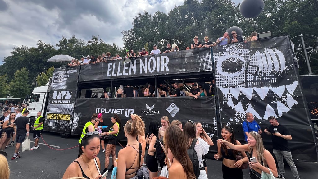 Der Magdeburger Club Ellen Noir war schon 2024 mit eigenem Truck auf der „Rave the Planet“-Parade in Berlin dabei.