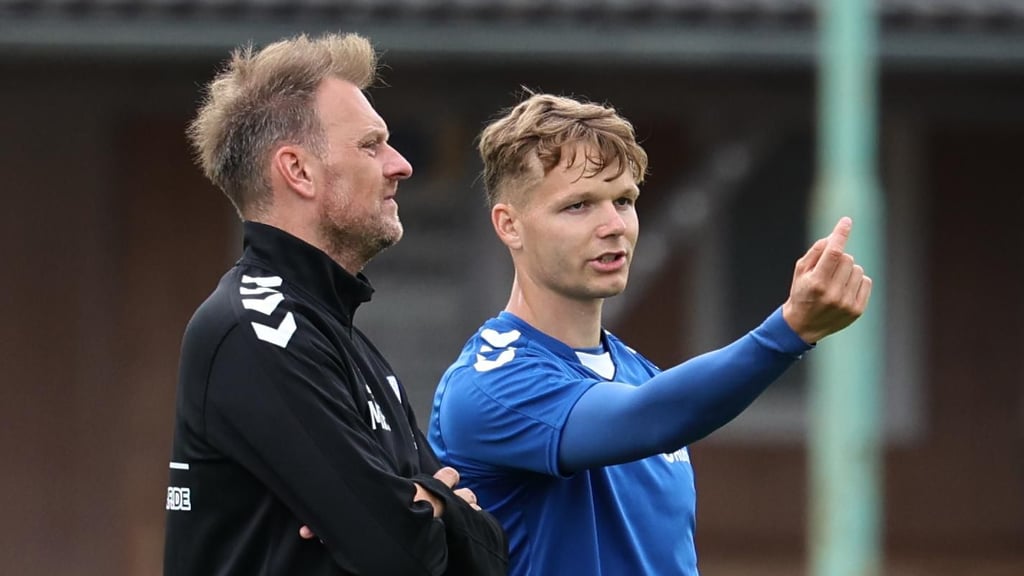 FCM-Cheftrainer Markus Anfang im Gespräch mit Philipp Hercher.