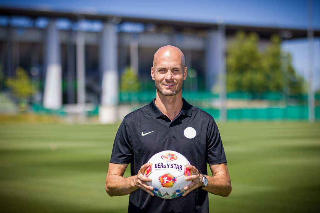 Soll für Aufschwung sorgen: Wolfsburgs neuer Trainer Paul Simonis.
