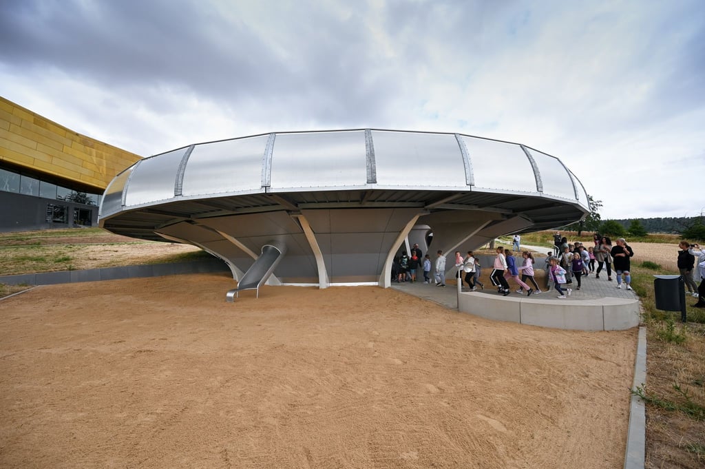 Der neue Außenbereich der Arche Nebra erinnert ein wenig an ein Ufo.